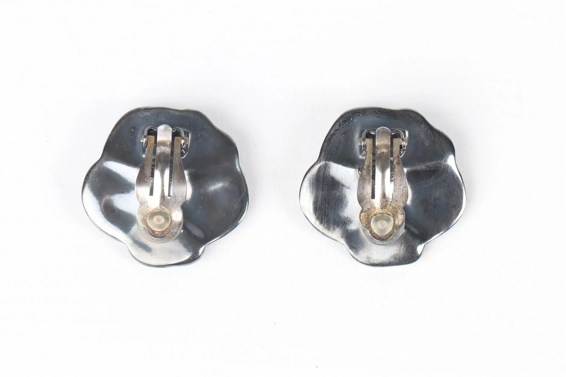 CHANEL GREEN 2001 CAMELIA CLIP EARRINGS - Image 4