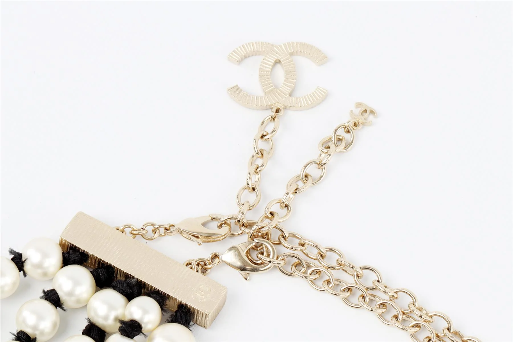 CHANEL IVORY 2016 CC PEARL NECKLACE - Image 3