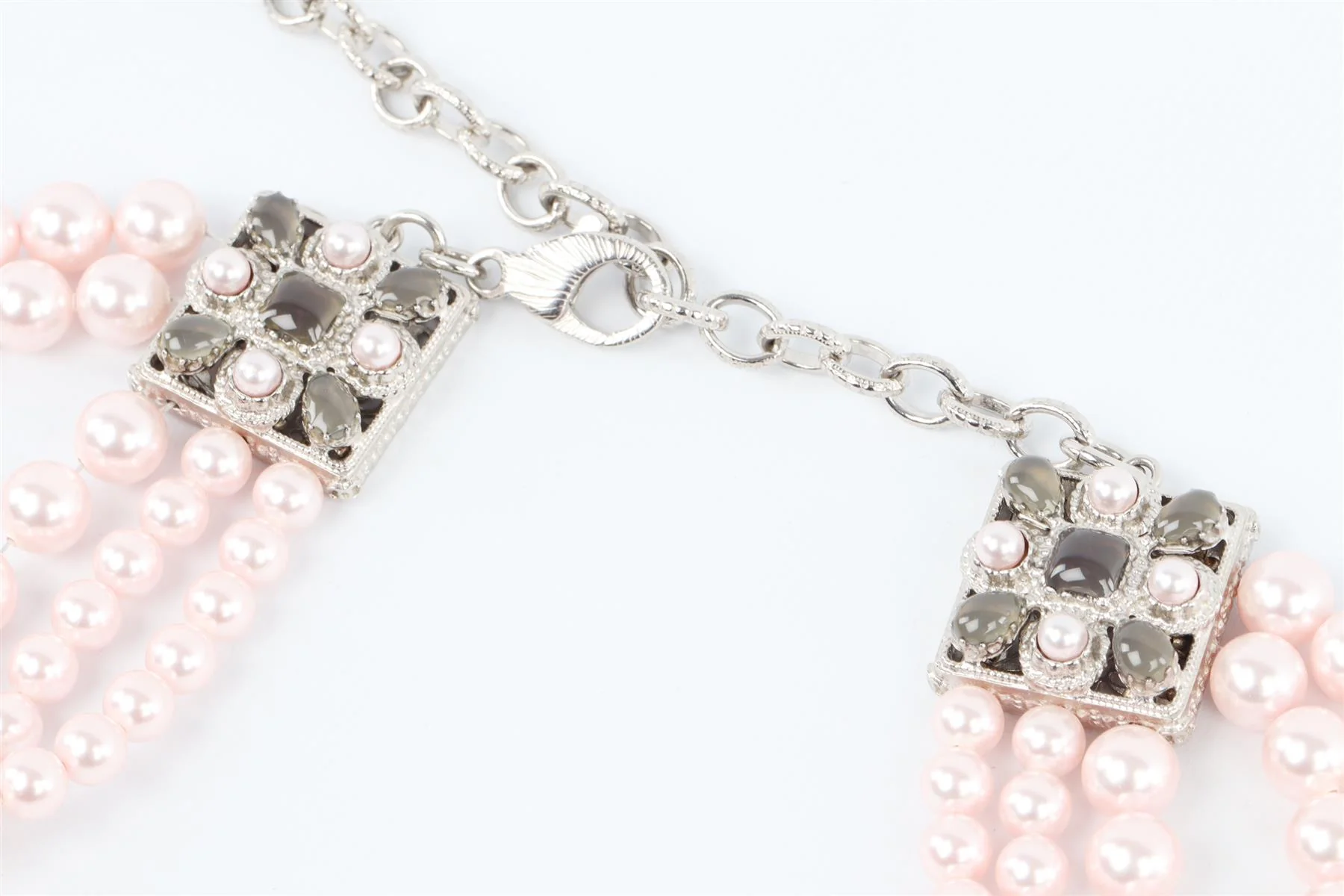 CHANEL PINK 2015 CC PEARL BODY NECKLACE - Image 3