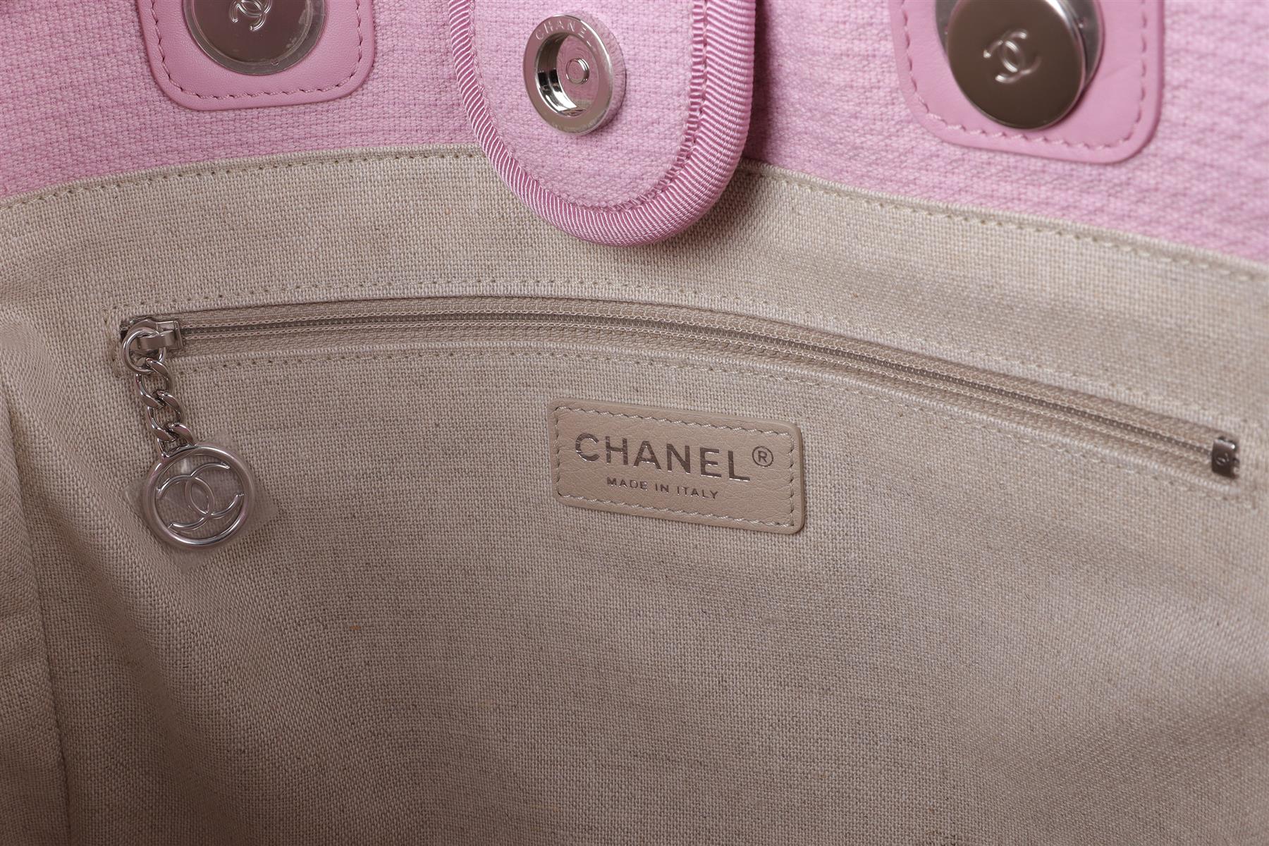 CHANEL PINK 2022 DEAUVILLE SMALL FABRIC TOTE BAG - Image 11