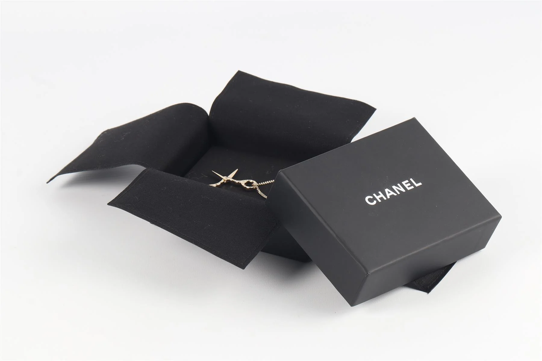 CHANEL SILVER 2021 CC SCISSORS PENDANT NECKLACE - Image 9