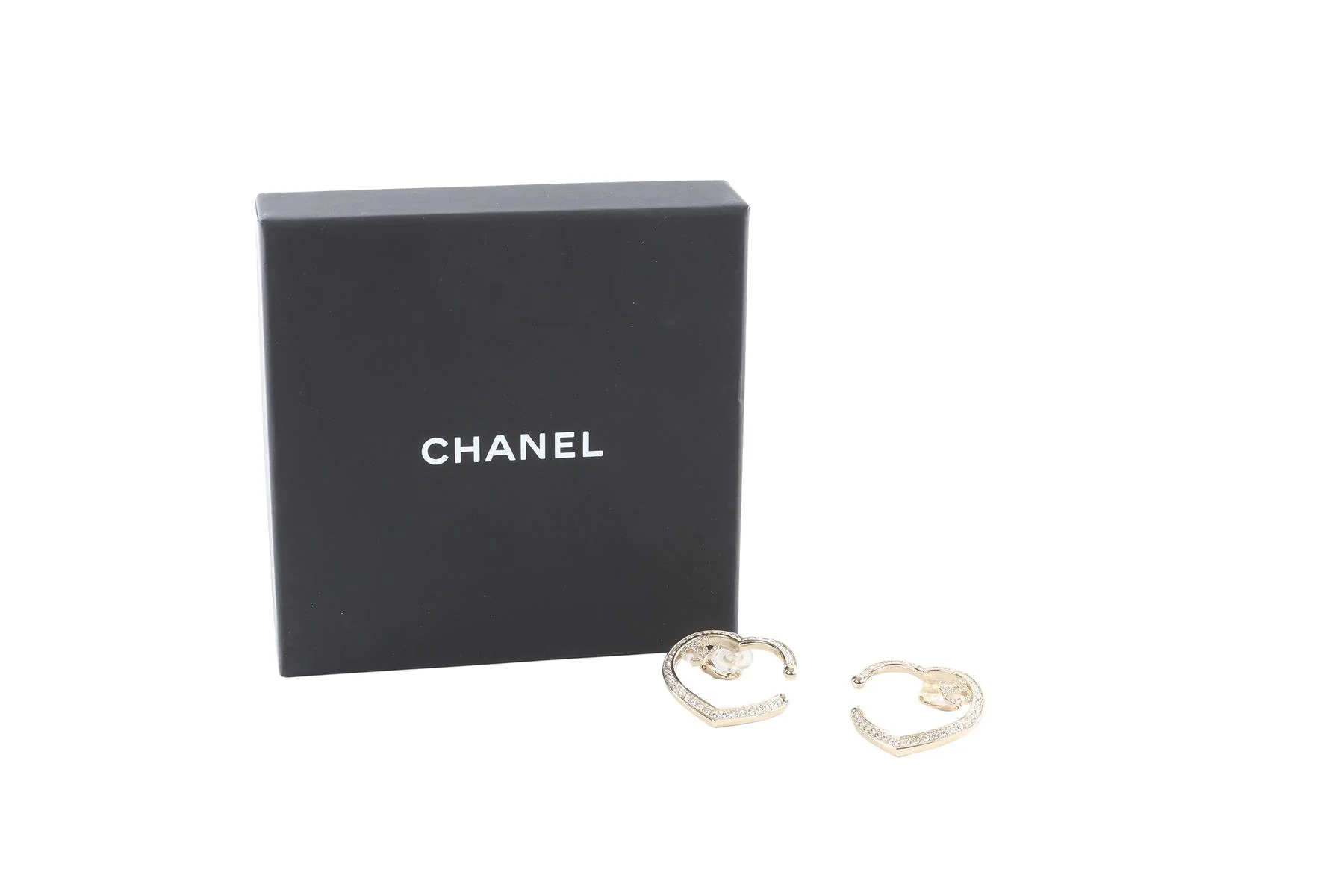 CHANEL SILVER 2023 HEART CLIP ON EARRINGS - Image 5