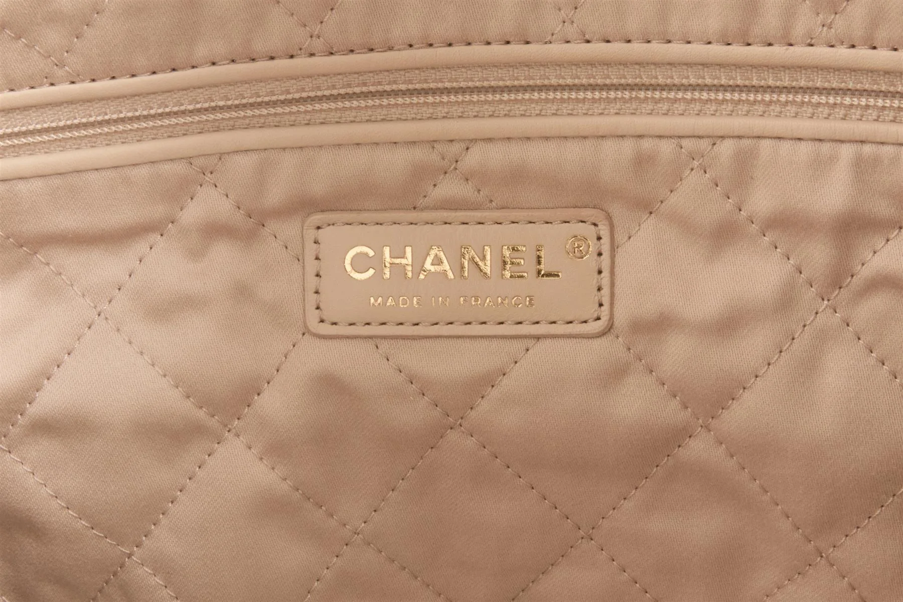 CHANEL WHITE 2022 22 MEDIUM QUILTED LEATHER SHOULDER BAG - Image 8