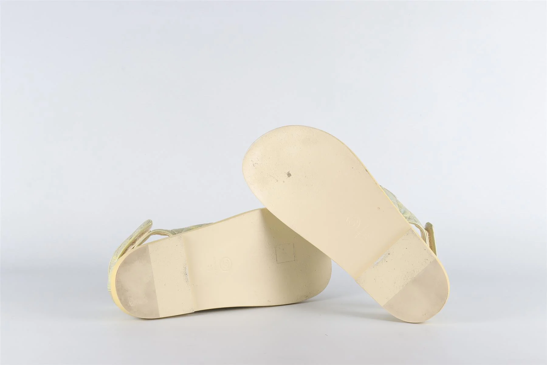 CHANEL YELLOW 2022 DAD QUILTED LEATHER SANDALS EU 38 UK 5 US 8 - Image 6