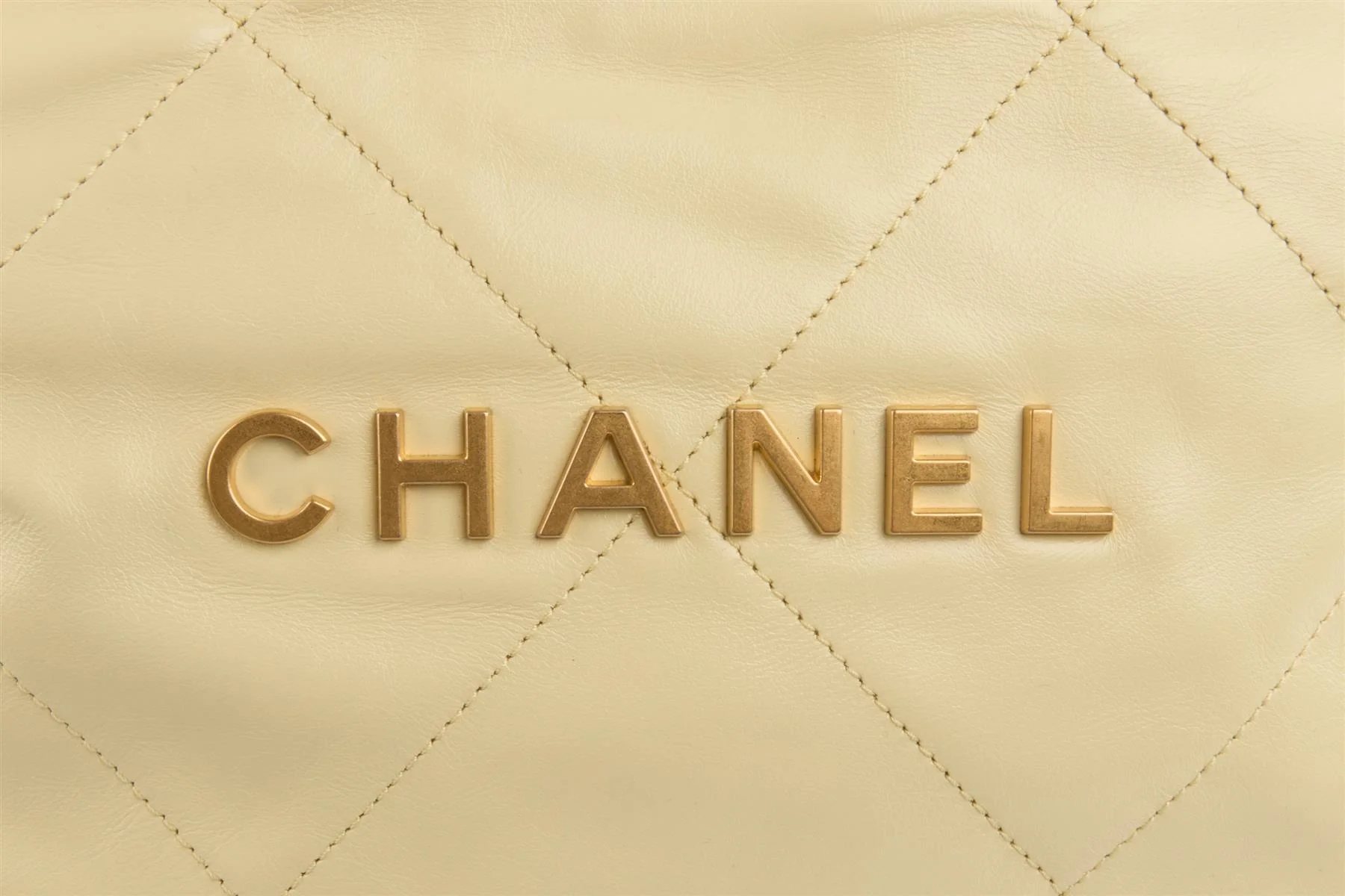 CHANEL YELLOW 2023 22 SMALL QUILTED LEATHER SHOULDER BAG - Image 8