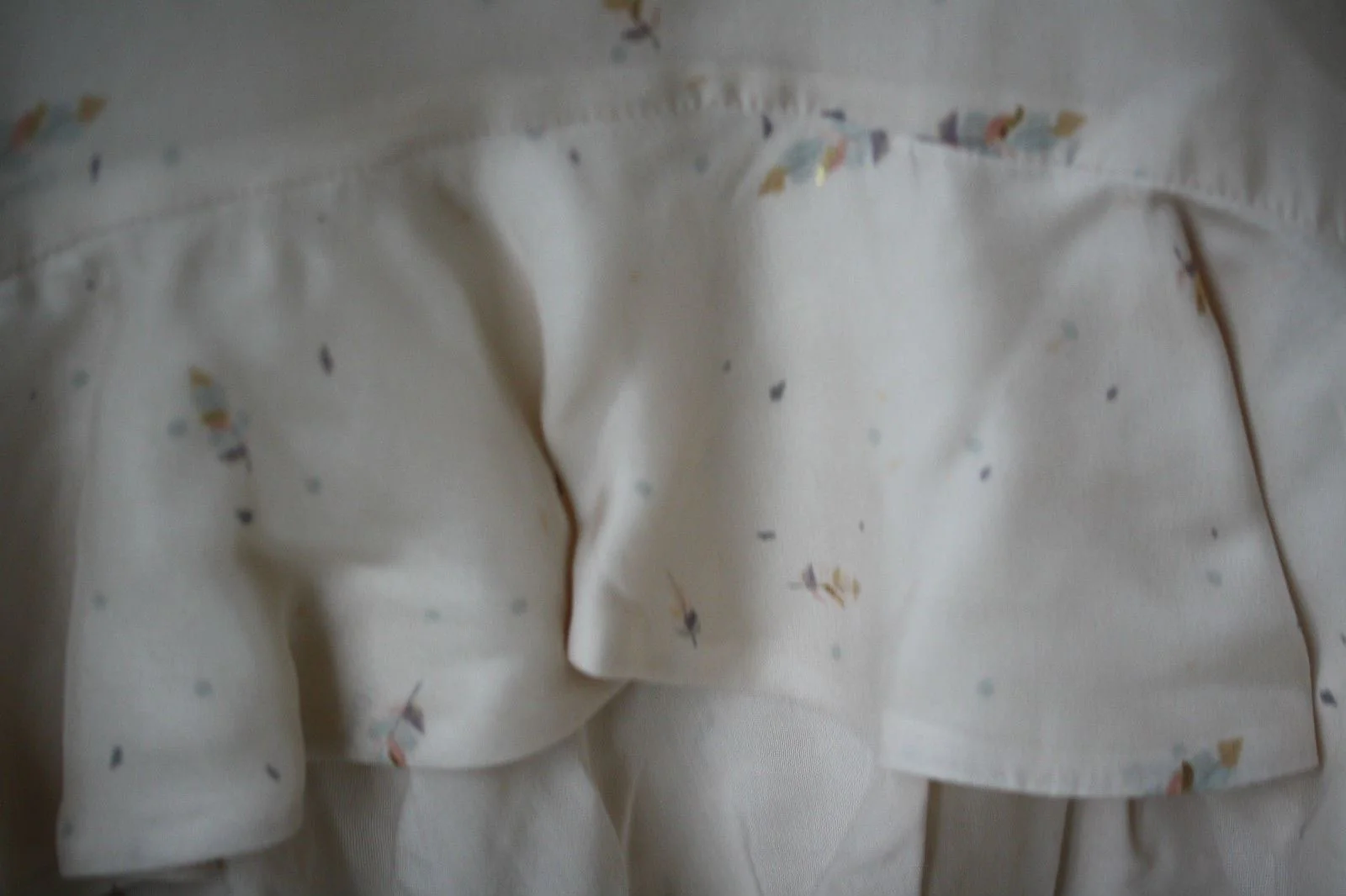 CHLOE BABY IVORY FEATHER PRINT BLOUSE TOP 3 YEARS - Image 7