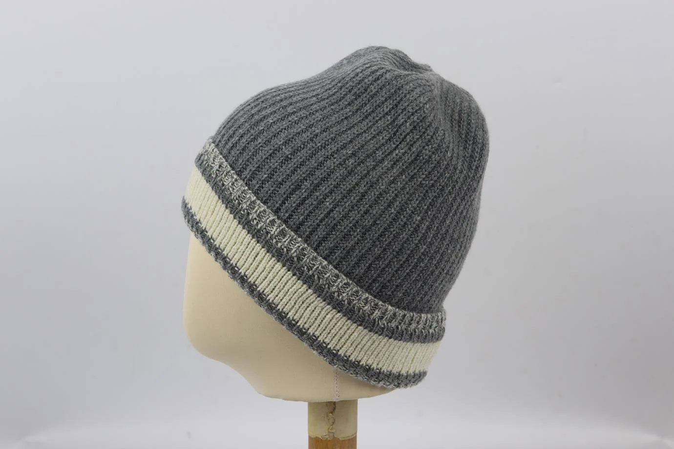 CHRISTIAN DIOR LOGO INTARSIA CASHMERE BLEND RIBBED BEANIE ONE SIZE - Image 4