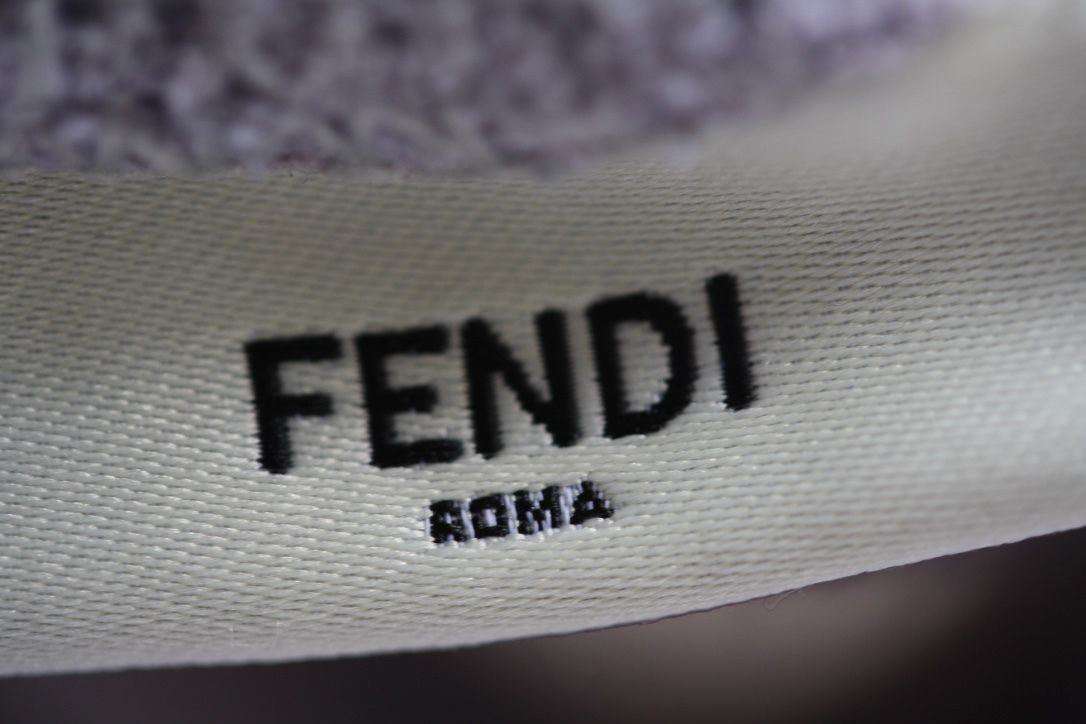 FENDI BABY GREY ROMA SHORTS 6 MONTHS - Image 5