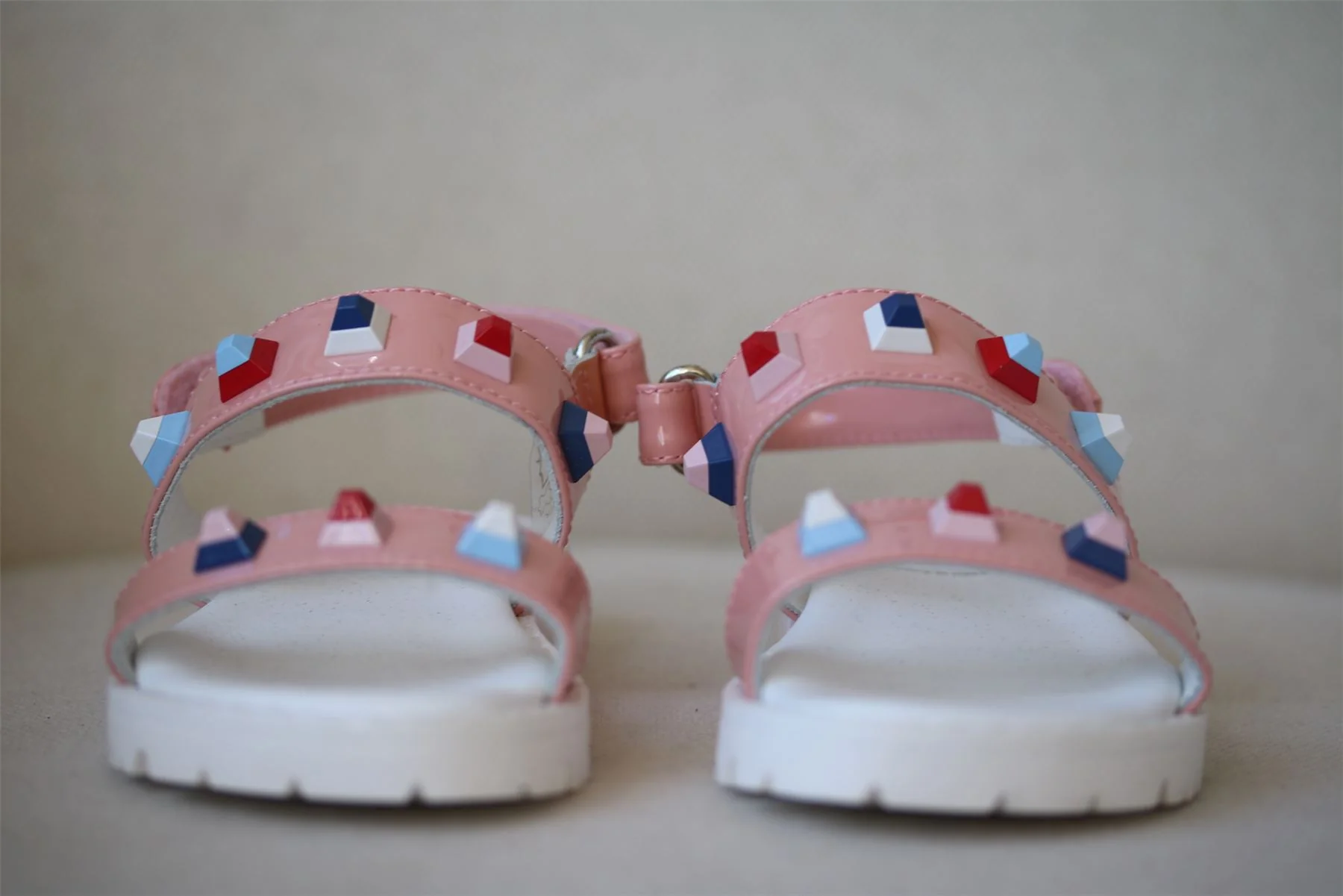 FENDI GIRLS PINK PATENT LEATHER SANDALS EU 25 UK 8 - Image 2