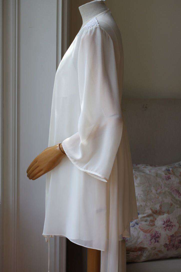 FLORA NIKROOZ DREAMTAKER CHEMISE AND ROBE SMALL/LARGE - Image 7