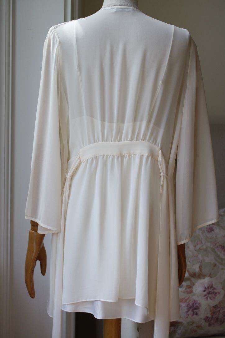 FLORA NIKROOZ DREAMTAKER CHEMISE AND ROBE SMALL/LARGE - Image 9