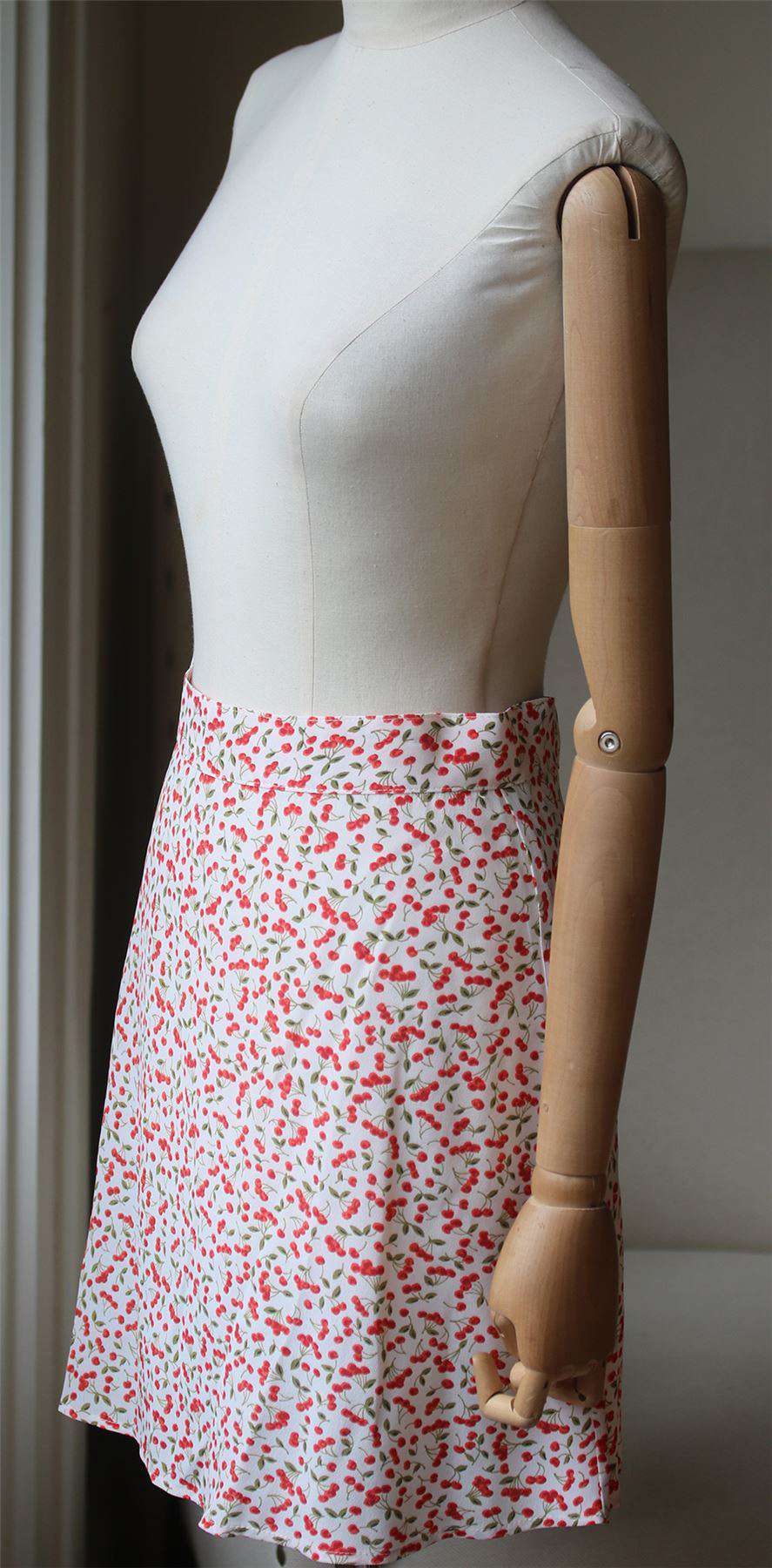 FLYNN SKYE IT CHERRY PRINT MINI SKIRT SMALL - Image 4