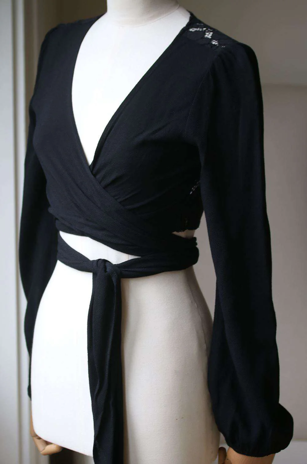 FLYNN SKYE THAT'S A WRAP LONG SLEEVE TOP SMALL - Image 4