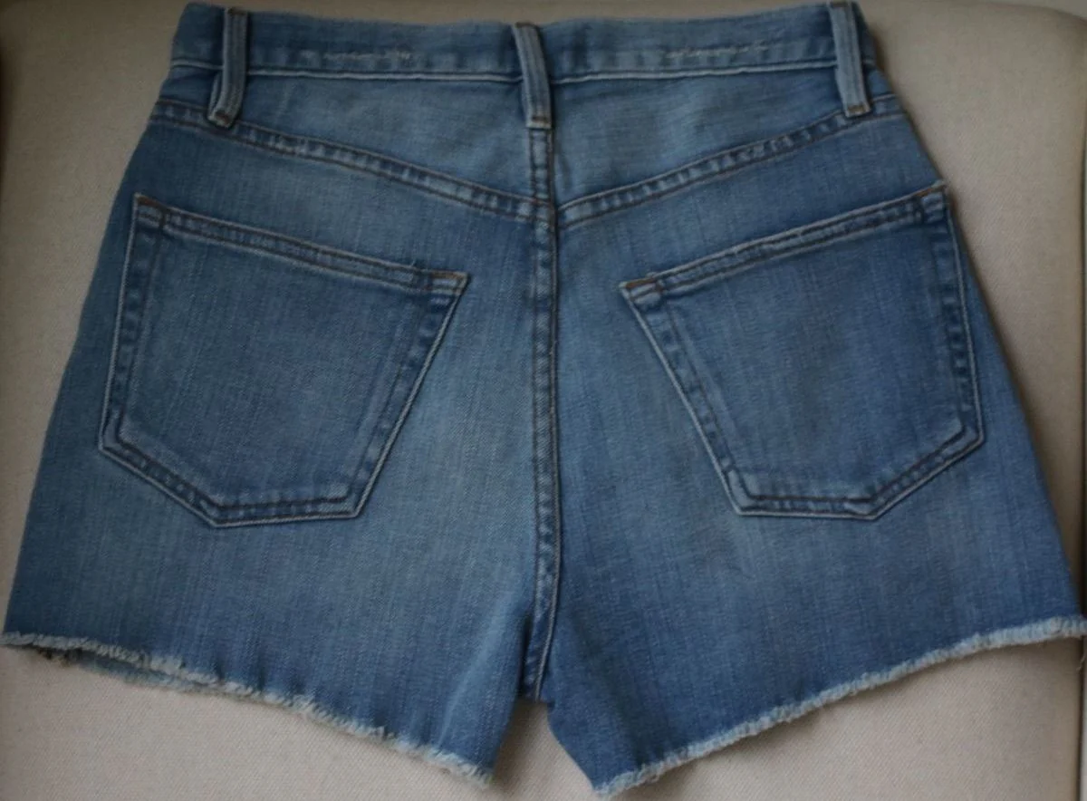 FRAME LE ORIGINAL HIGH-RISE CUTOFF DENIM SHORTS IN GRAYTON W25 UK 6/8 - Image 3