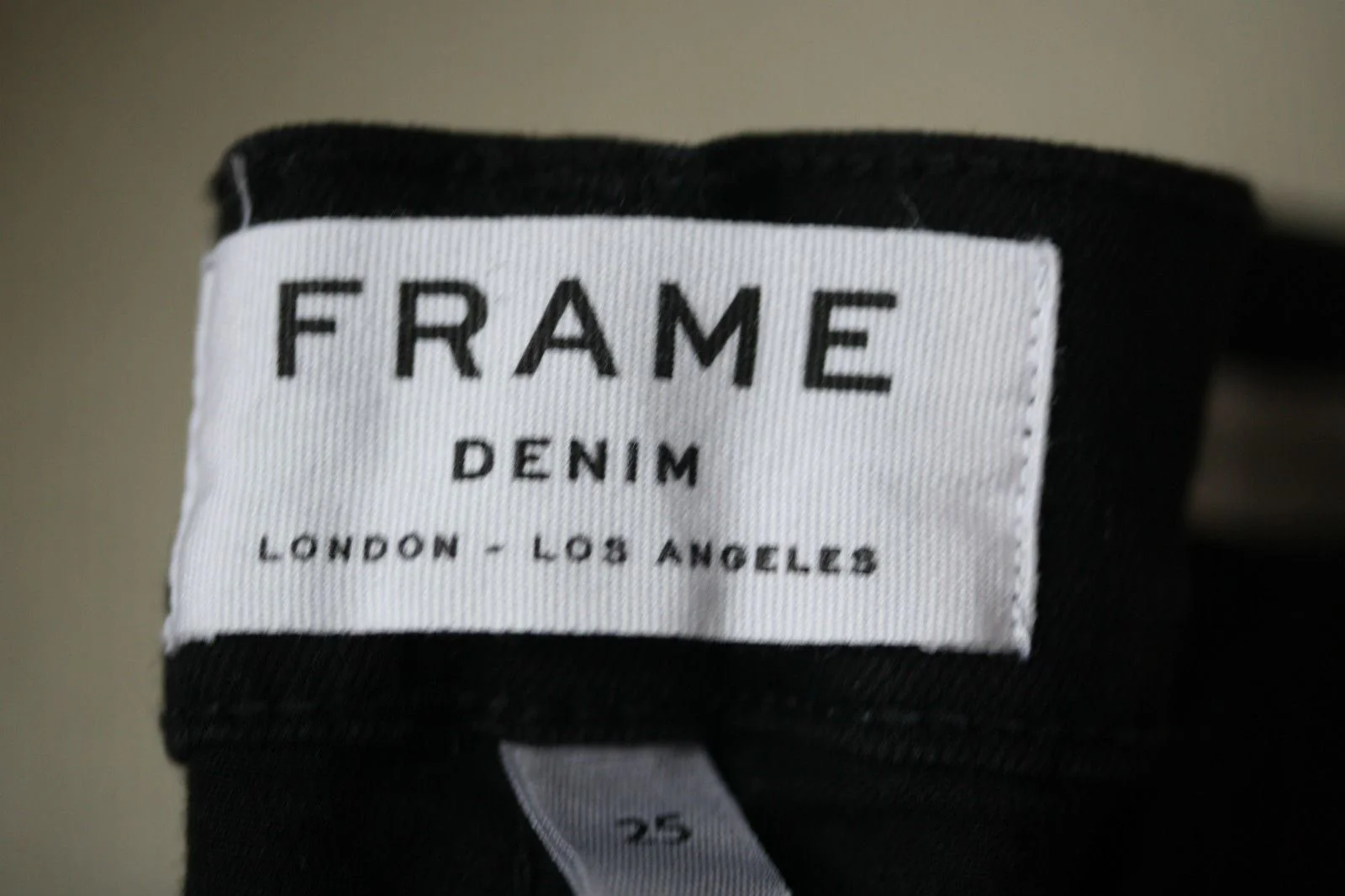 FRAME LE SKINNY DE JEANNE RIPPED BLACK JEANS W25 UK 6/8 - Image 3