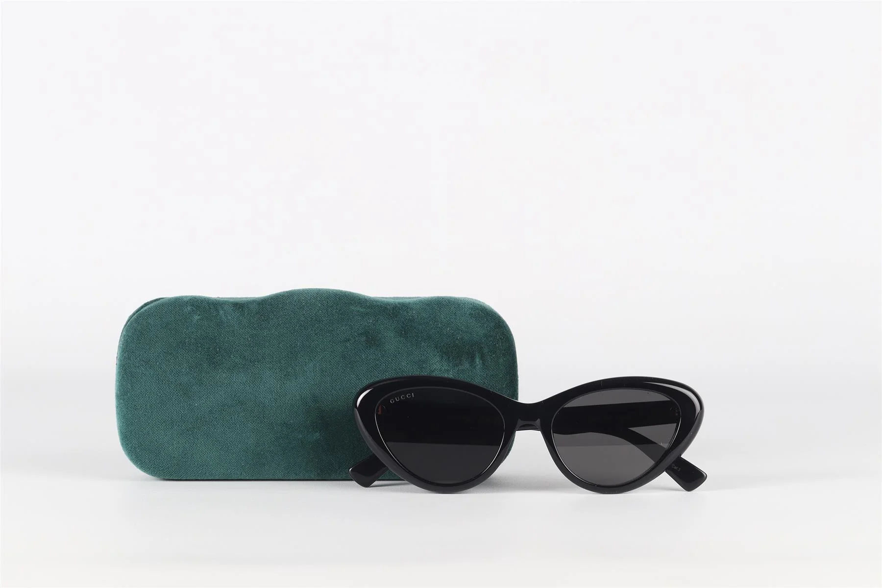 GUCCI BLACK CAT EYE ACETATE SUNGLASSES - Image 7