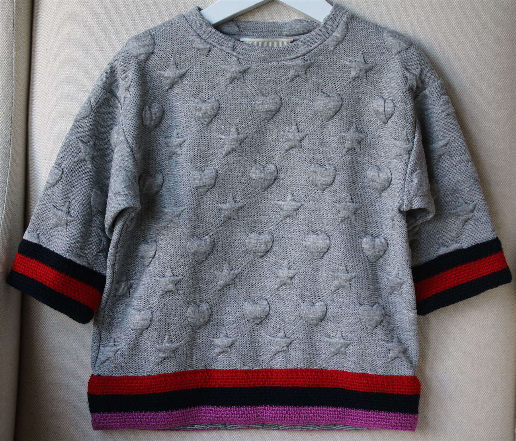 GUCCI GIRLS GREY HEART & STARS SWEATER 4 YEARS - Image 2