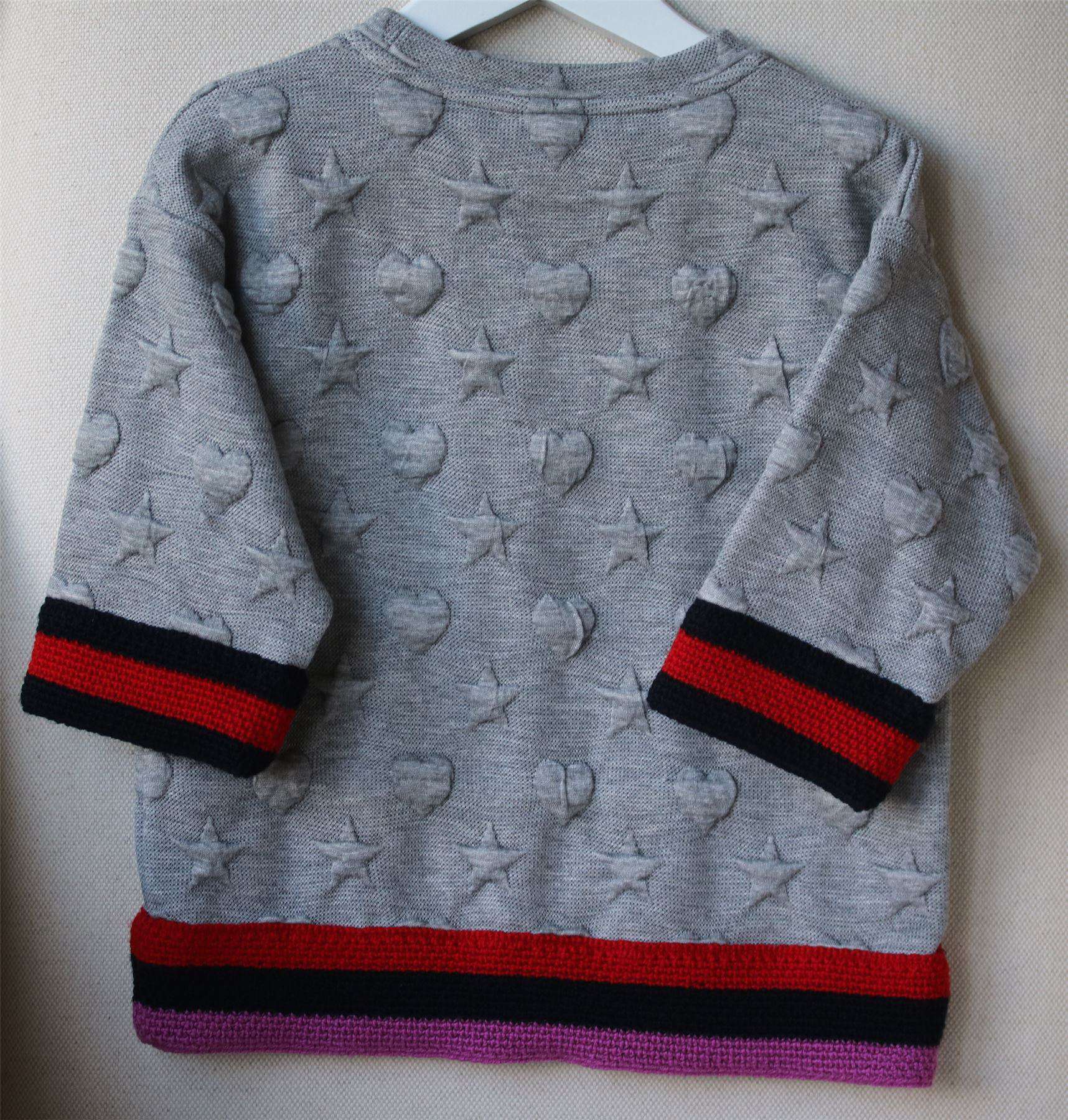 GUCCI GIRLS GREY HEART & STARS SWEATER 4 YEARS - Image 3