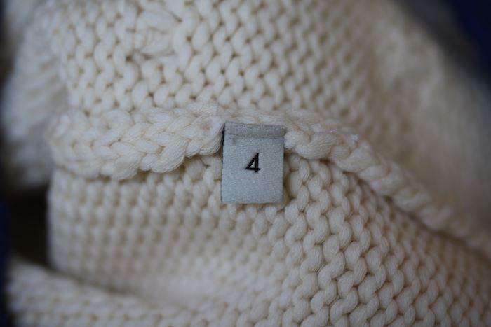 GUCCI GIRLS IVORY DOLL EMBROIDERED KNITTED SWEATER 4 YEARS - Image 4