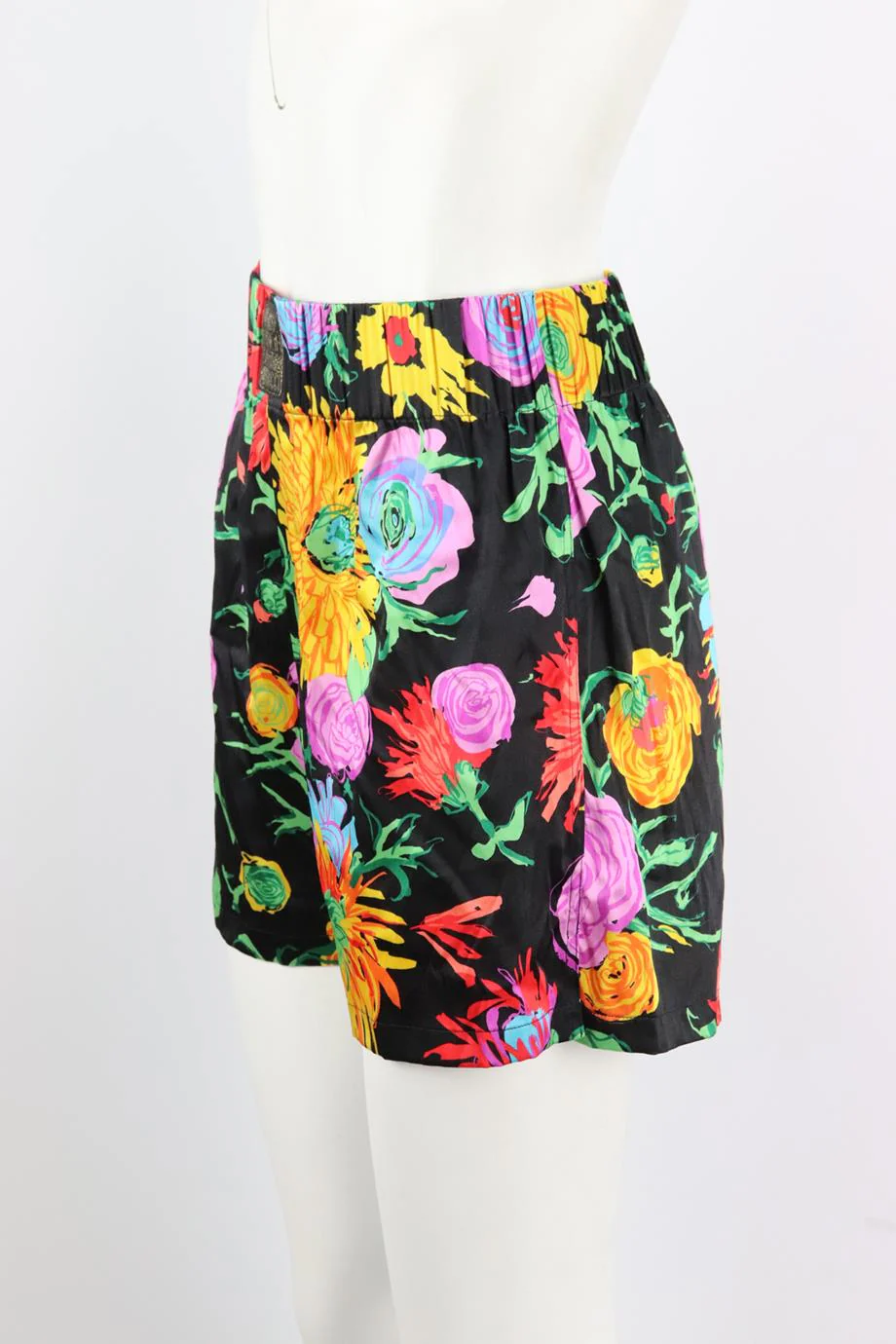 GUCCI + KEN SCOTT FLORAL PRINT SILK SATIN SHORTS SMALL - Image 3