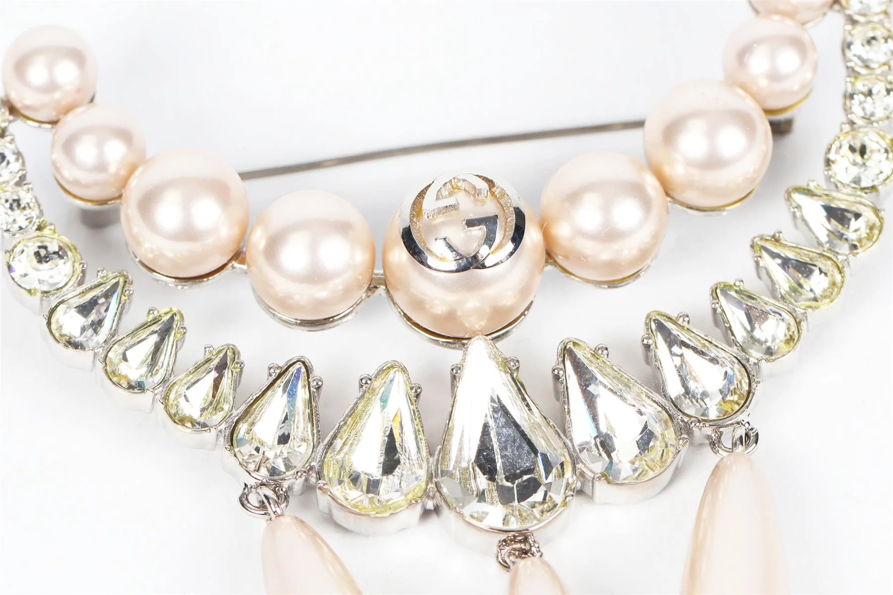 GUCCI SILVER GG CRYSTAL AND FAUX PEARL BROOCH - Image 4