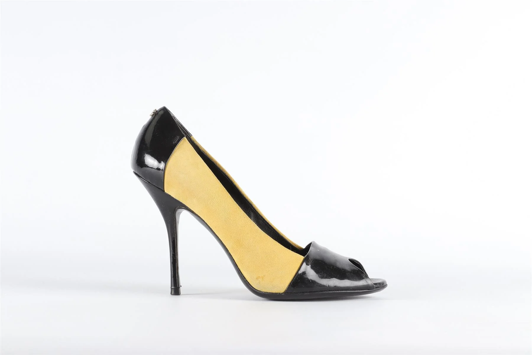 GUCCI YELLOW AND BLACK SUEDE AND PATENT LEATHER PUMPS US 7.5 UK 4.5 US 7.5 - Image 2