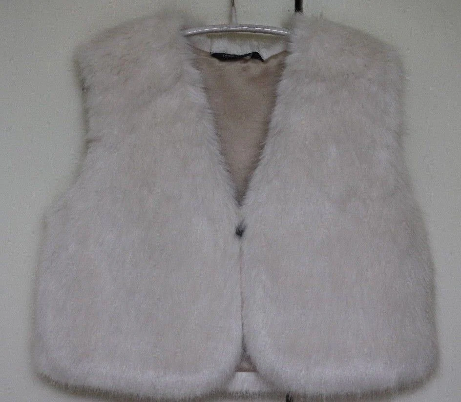 HELEN MOORE GIRLS ERMINE WHITE FAUX FUR WAISTCOAT GILET 4-6 YEARS - Image 4
