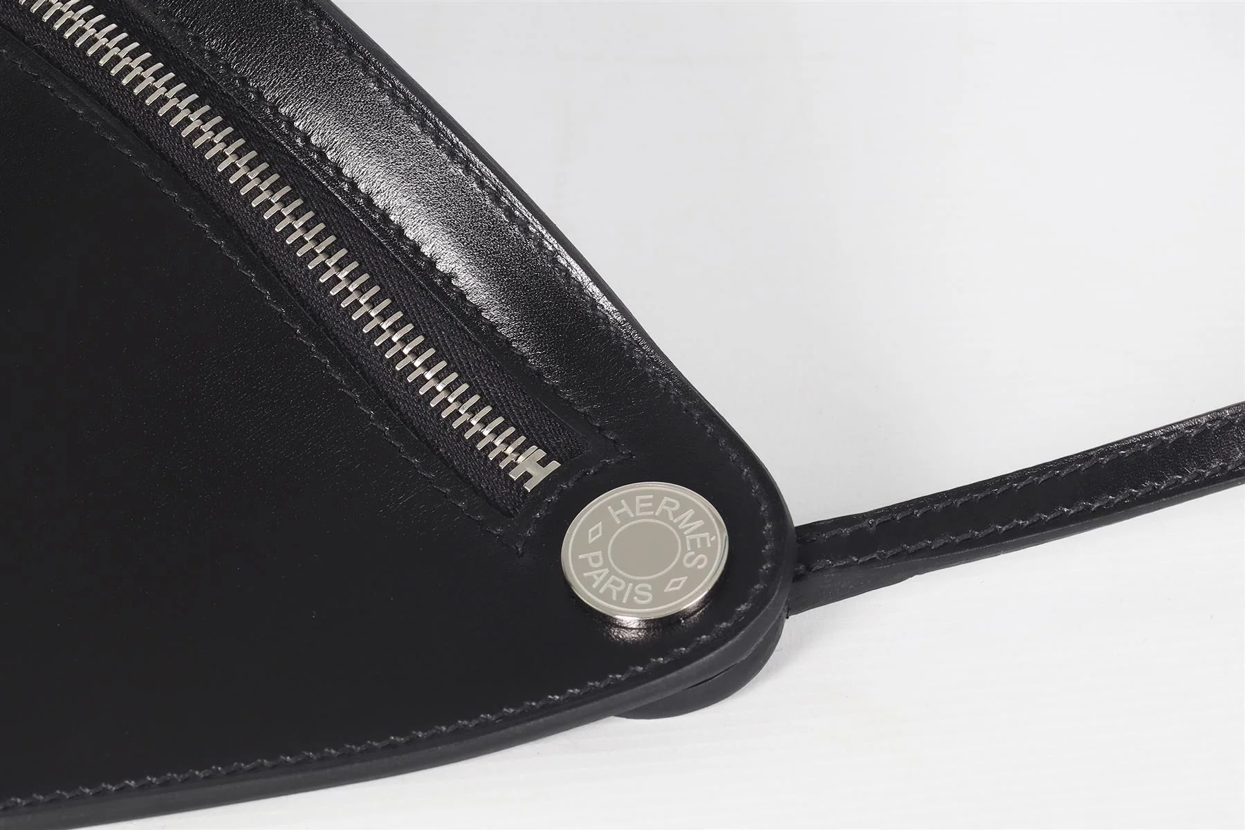 HERMÈS BLACK 2024 PETITE COURSE BOX LEATHER SHOULDER BAG IN NOIR - Image 18