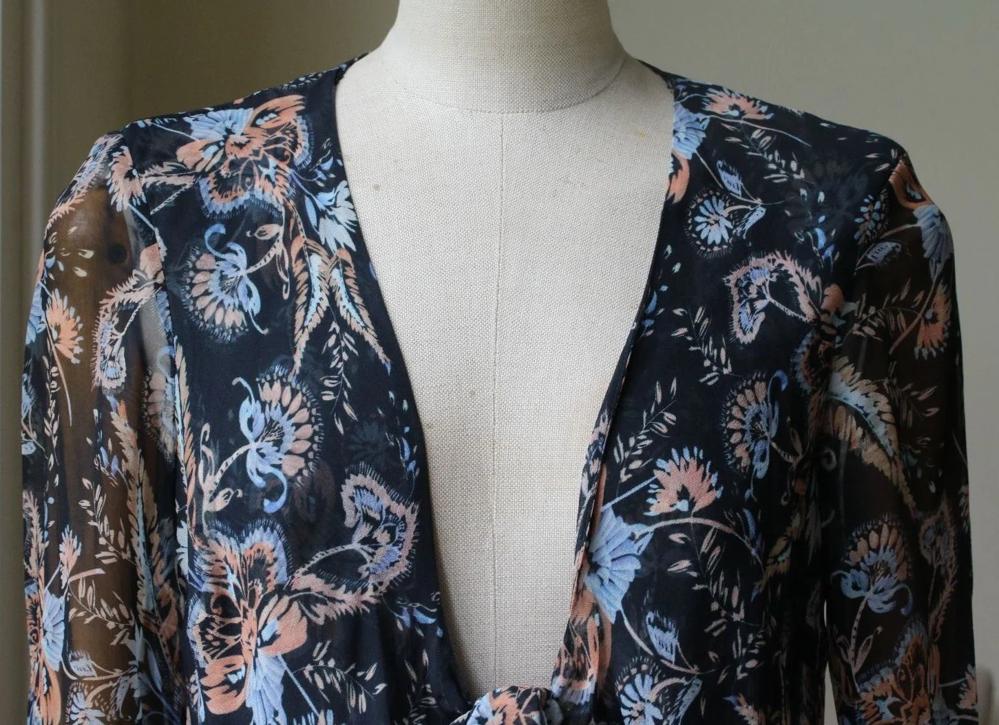 INTERMIX LYSETTE FRONT KNOT PRINT JUMPSUIT MEDIUM - Image 5