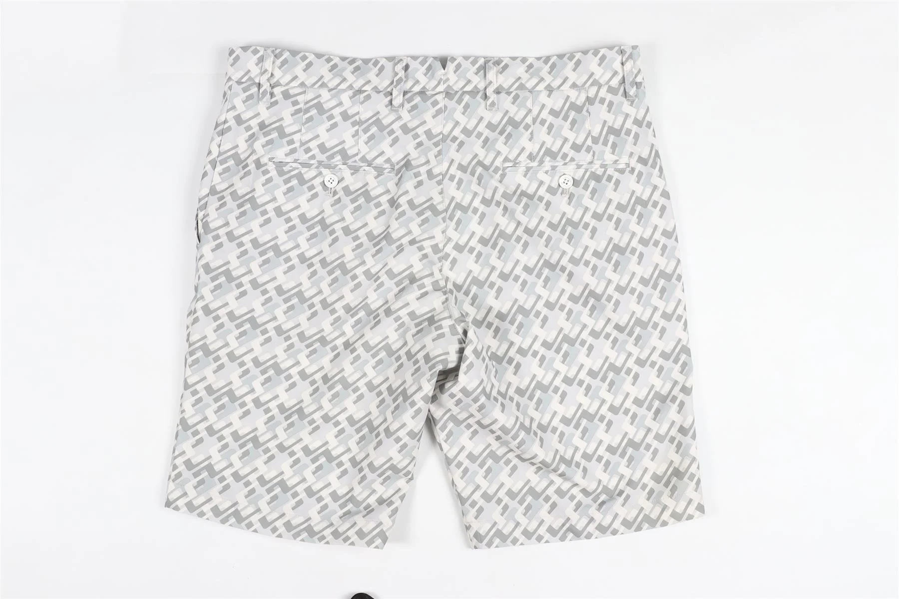 J LINDEBERG GREY MEN'S SHELL SHORTS W34 - Image 4