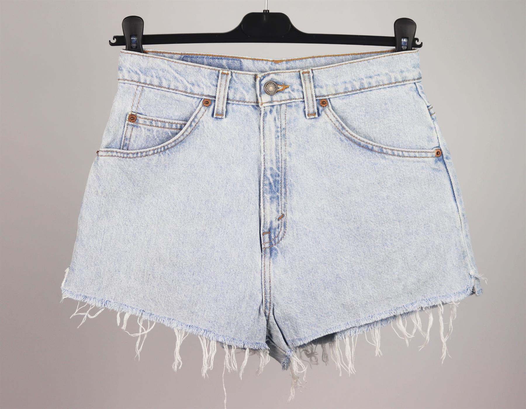 LEVI'S FRAYED HIGH WAISTED DENIM SHORTS W25 UK 6/8 - Image 2