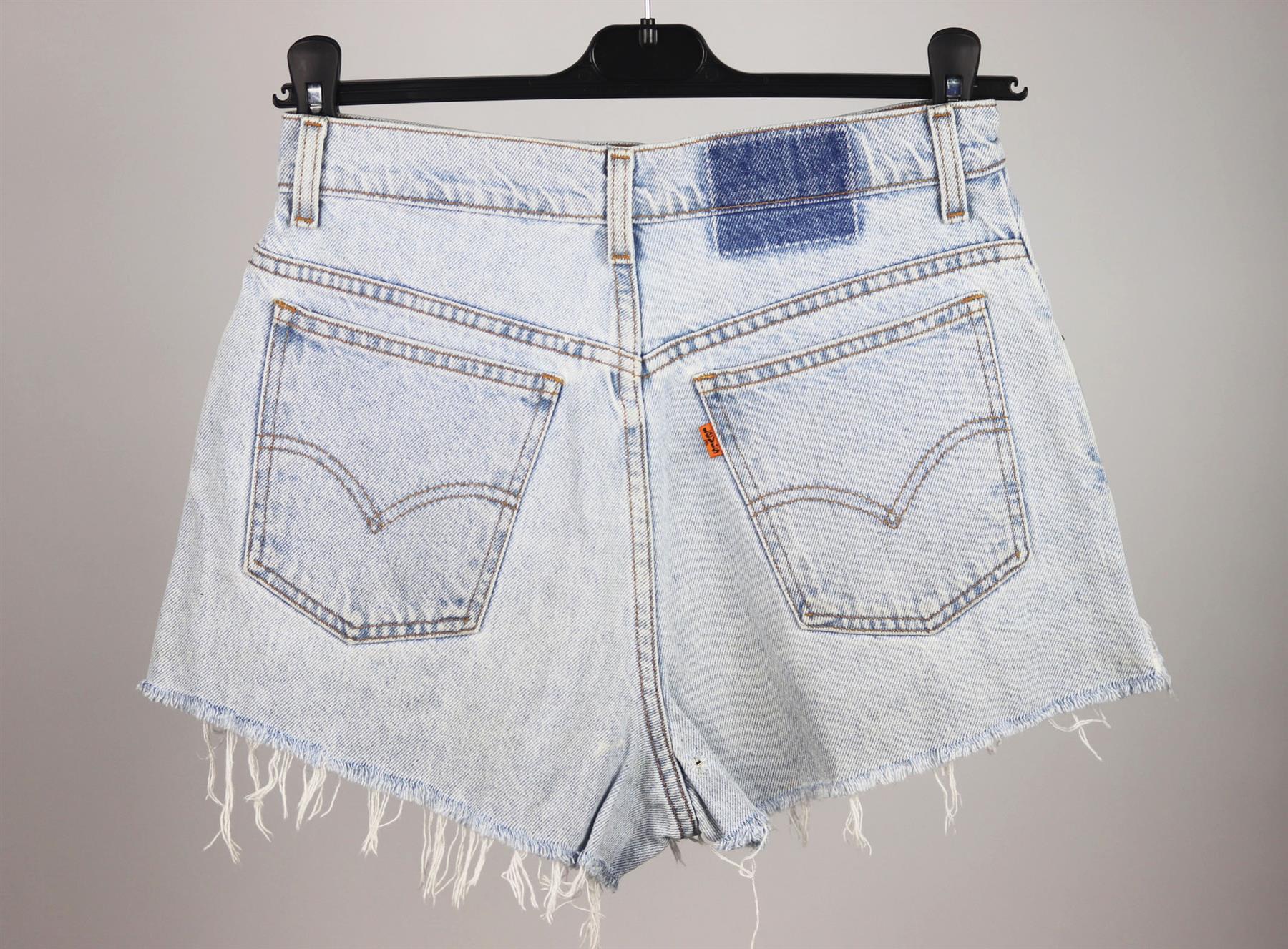 LEVI'S FRAYED HIGH WAISTED DENIM SHORTS W25 UK 6/8 - Image 3