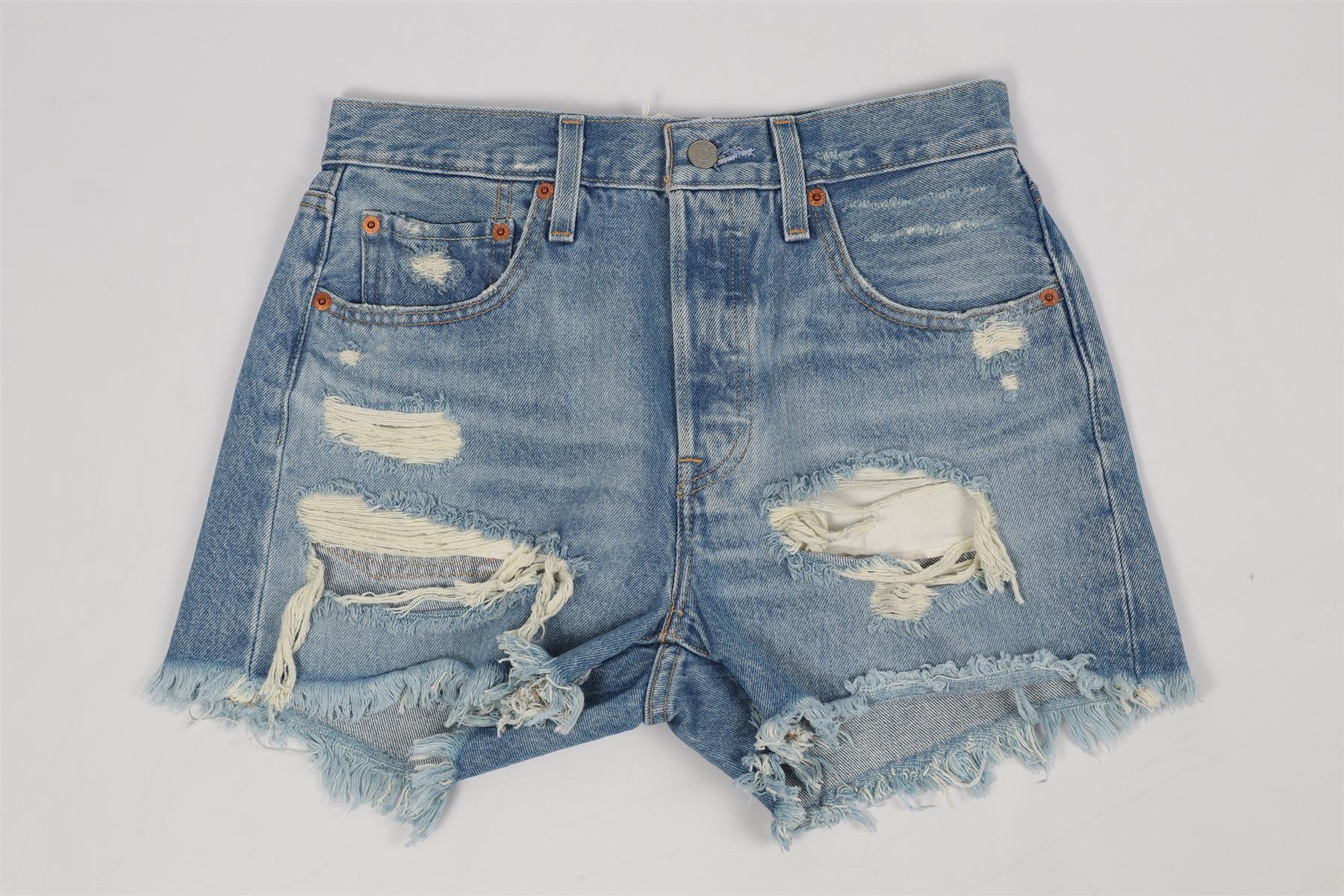 LEVI'S HIGH RISE DENIM SHORTS W27 UK 8-10 - Image 2