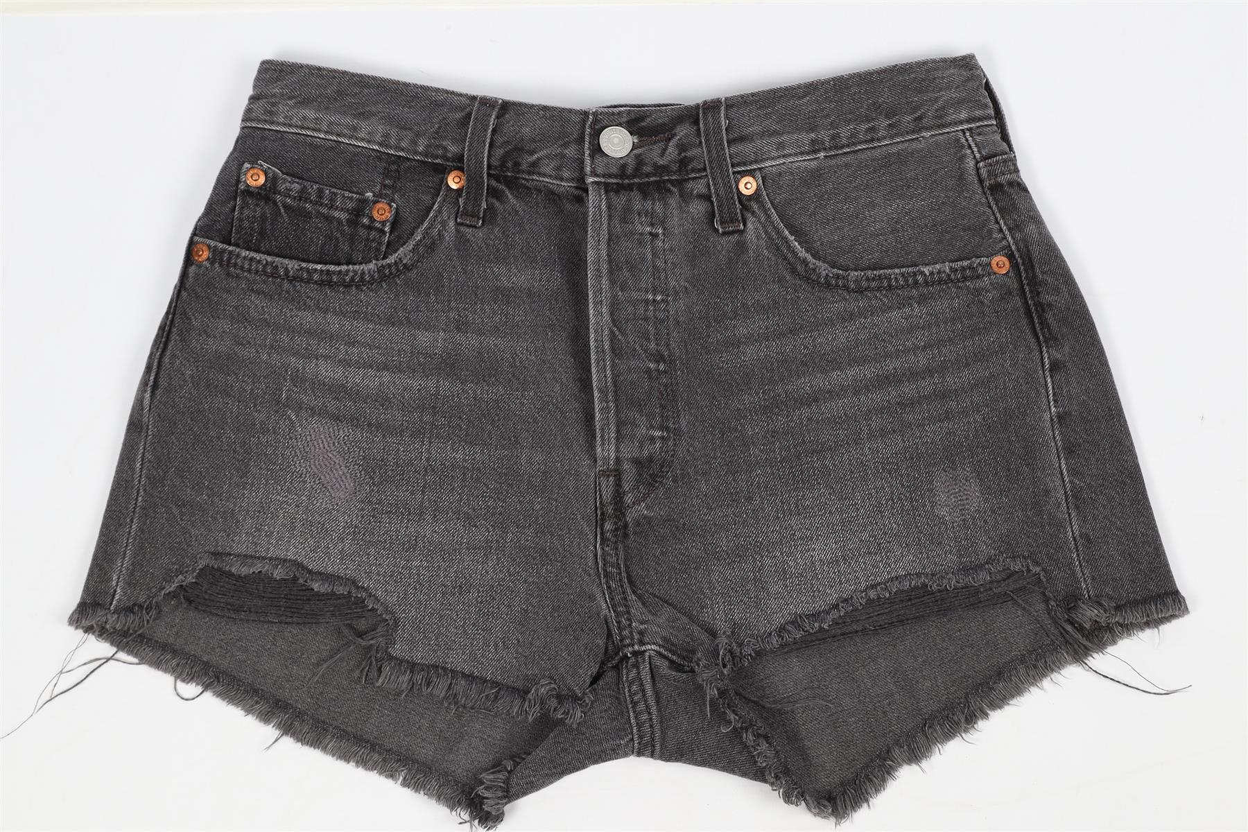 LEVI'S HIGH RISE DENIM SHORTS W28 UK 10 - Image 2