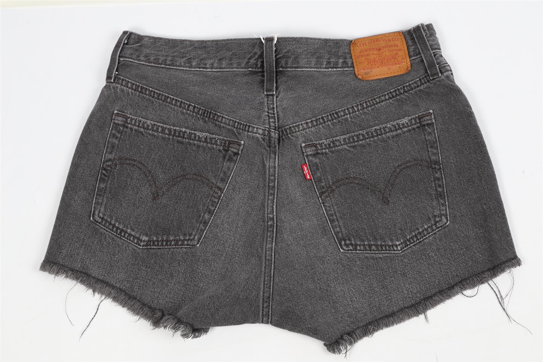 LEVI'S HIGH RISE DENIM SHORTS W28 UK 10 - Image 4