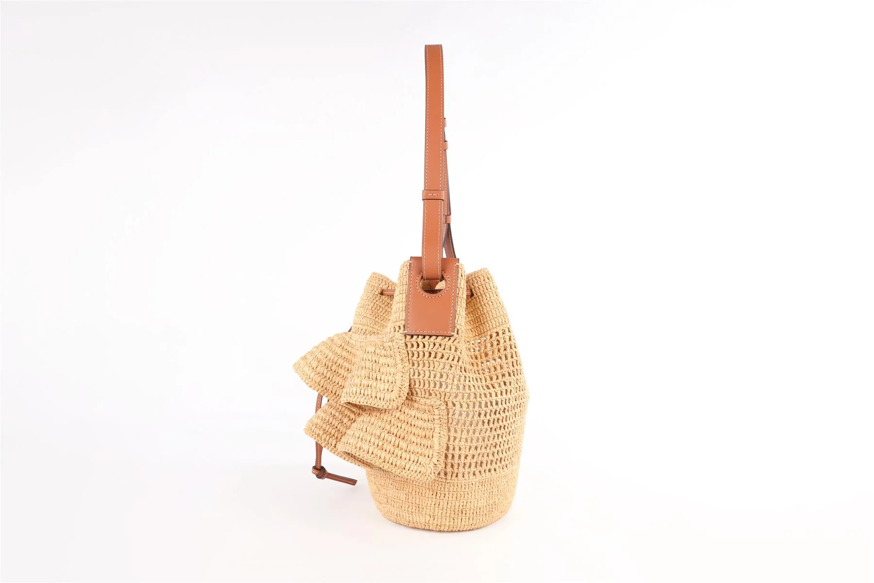 LOEWE X PAULA'S IBIZA BEIGE BALLOON RAFFIA SHOULDER BAG - Image 5