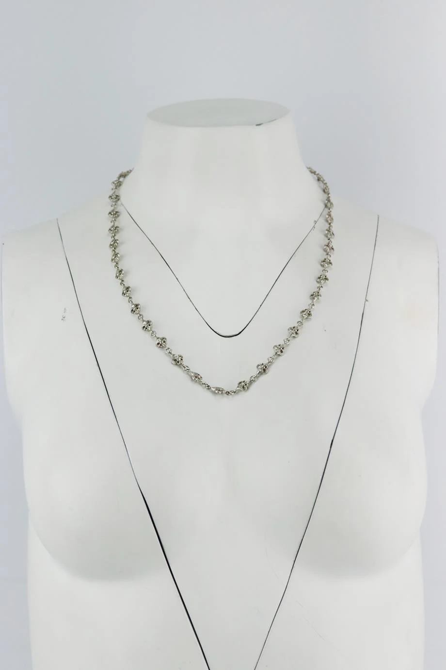 LOREE RODKIN FLEUR DE LIS 18K WHITE GOLD NECKLACE - Image 2