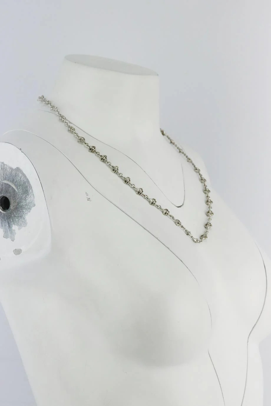 LOREE RODKIN FLEUR DE LIS 18K WHITE GOLD NECKLACE - Image 3