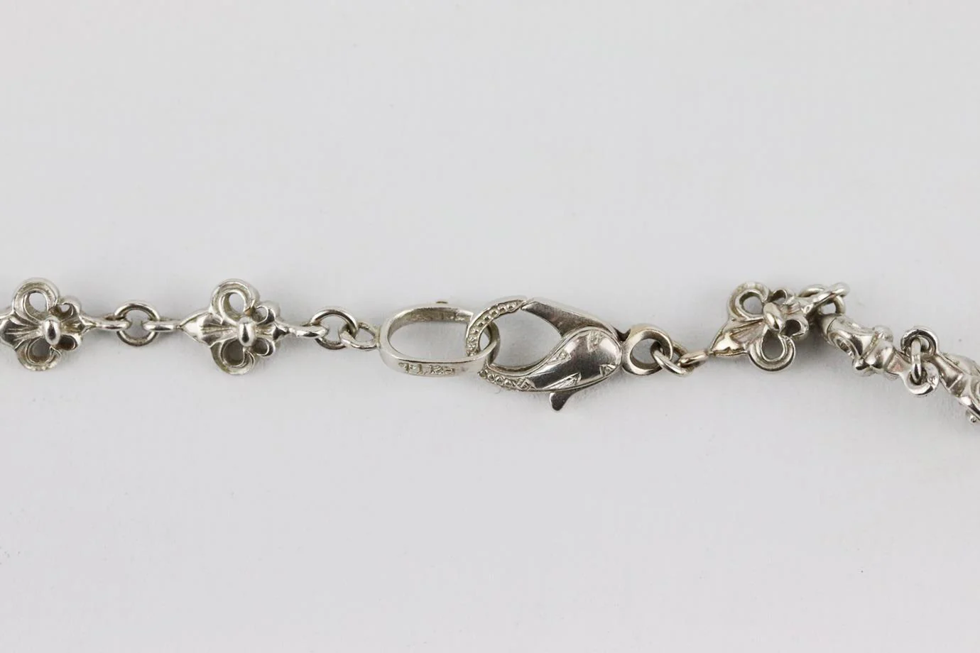 LOREE RODKIN FLEUR DE LIS 18K WHITE GOLD NECKLACE - Image 5