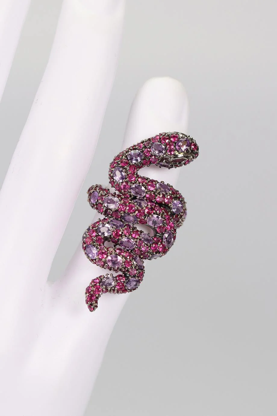 LORRAINE SCHWARTZ 18K WHITE GOLD PINK SAPPHIRE AND RUBY RING - Image 2