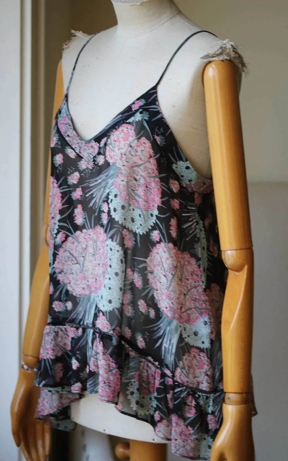 LOVESHACKFANCY ALEXIS FLORAL SILK TOP MEDIUM - Image 3