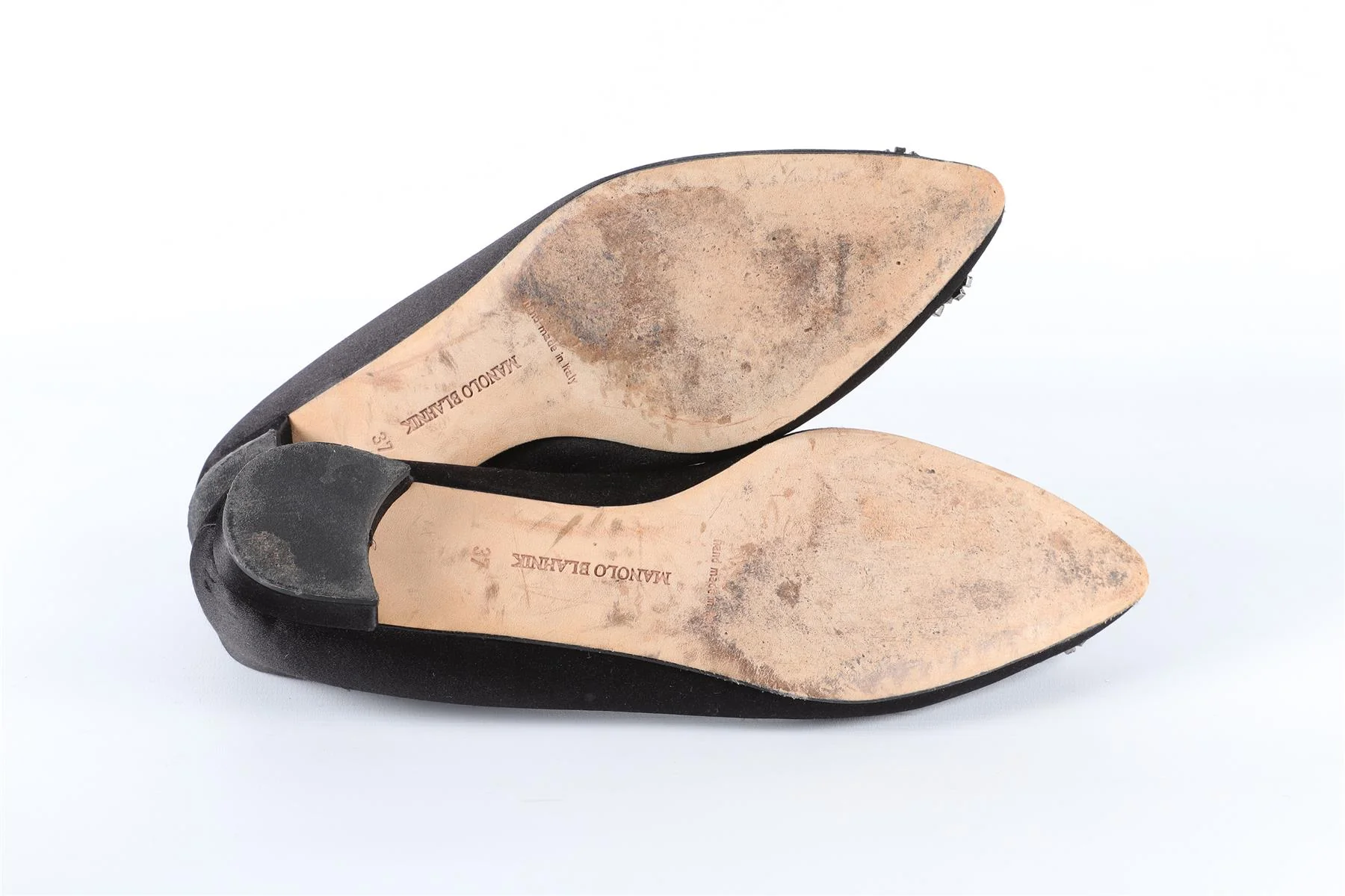 MANOLO BLAHNIK BLACK HANGISI CRYSTAL AND SATIN BALLET FLATS - Image 6