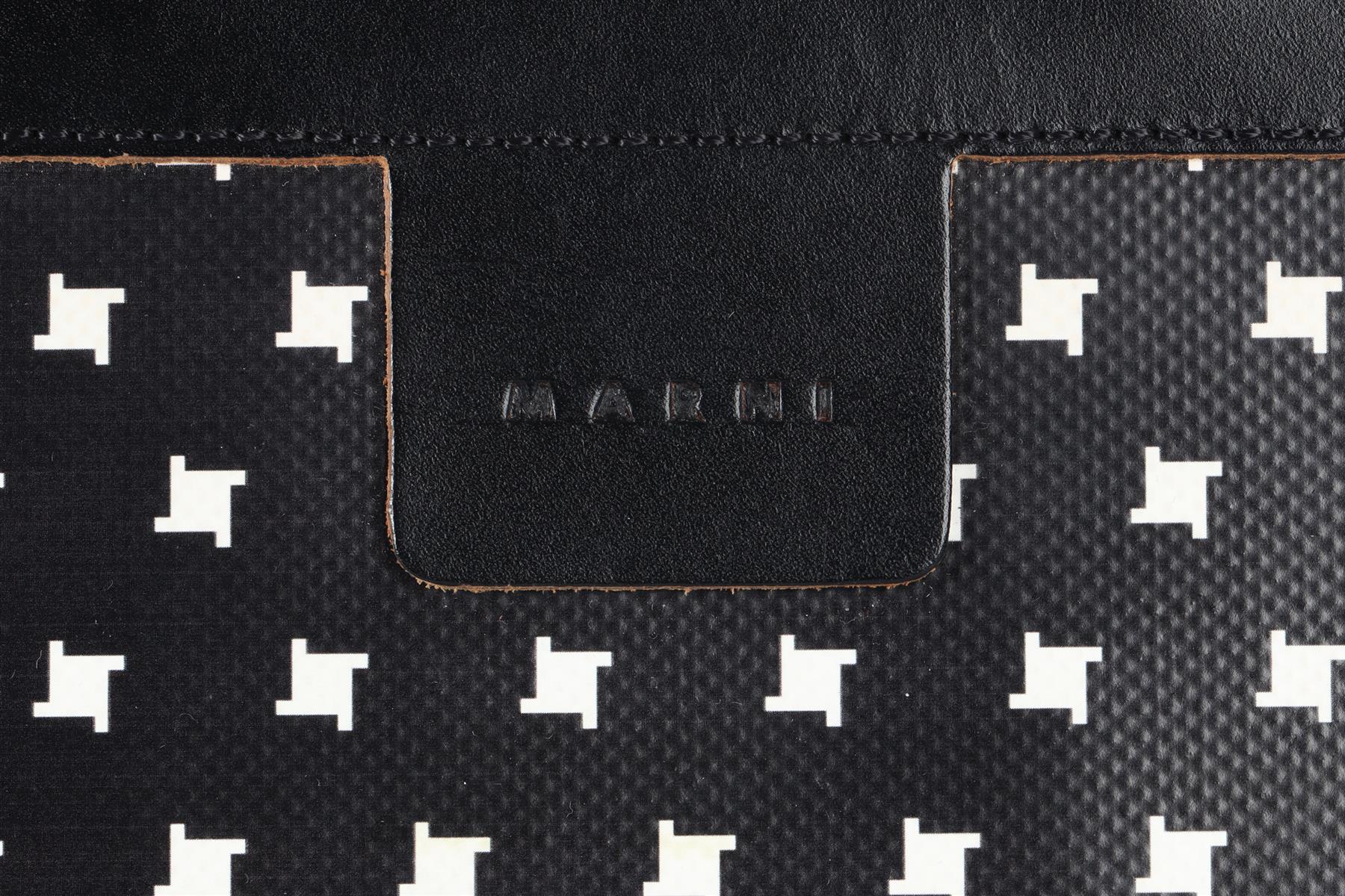 MARNI BLACK LEATHER CLUTCH - Image 11