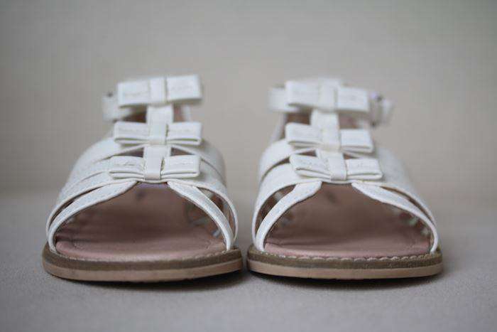 MAYORAL GIRLS WHITE BOW SANDALS EU 26 UK 8.5 - Image 2
