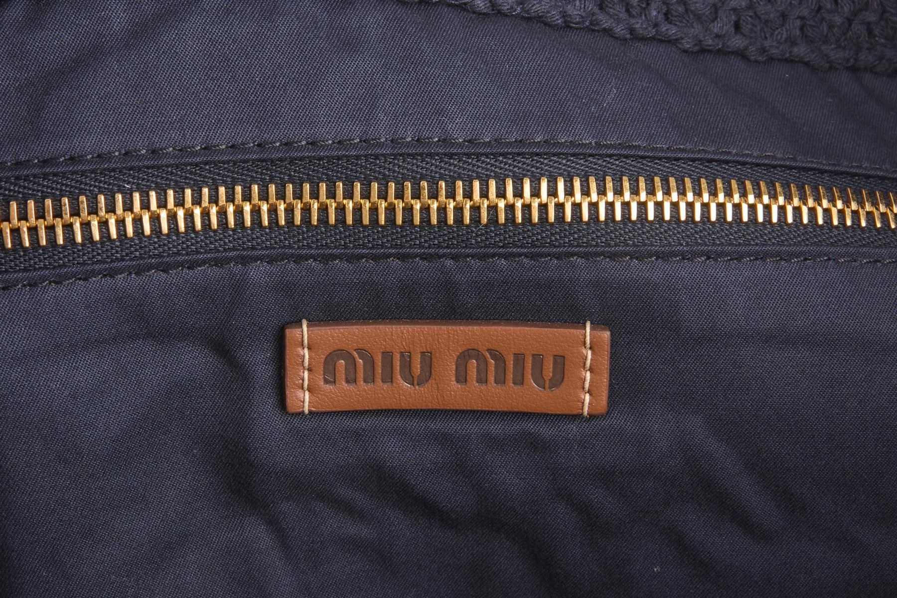 MIU MIU NAVY LOGO CROCHET TOTE BAG - Image 8