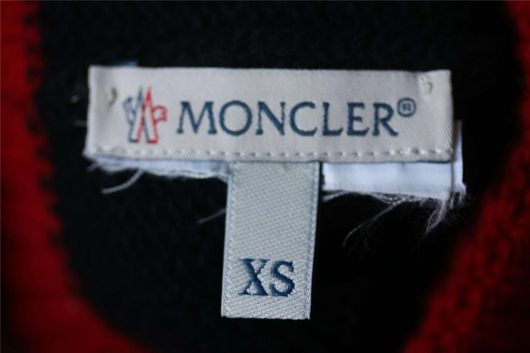 MONCLER BABY DOWN KNITTED HAT XS 12-24 MONTHS - Image 4
