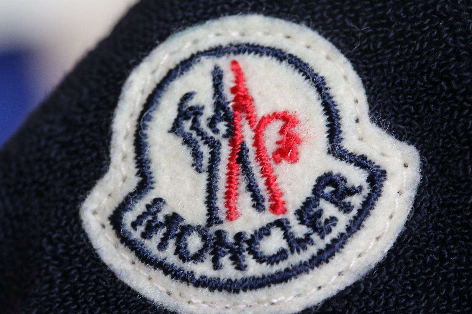 MONCLER BABY NAVY SHORTS 12-18 MONTHS - Image 2