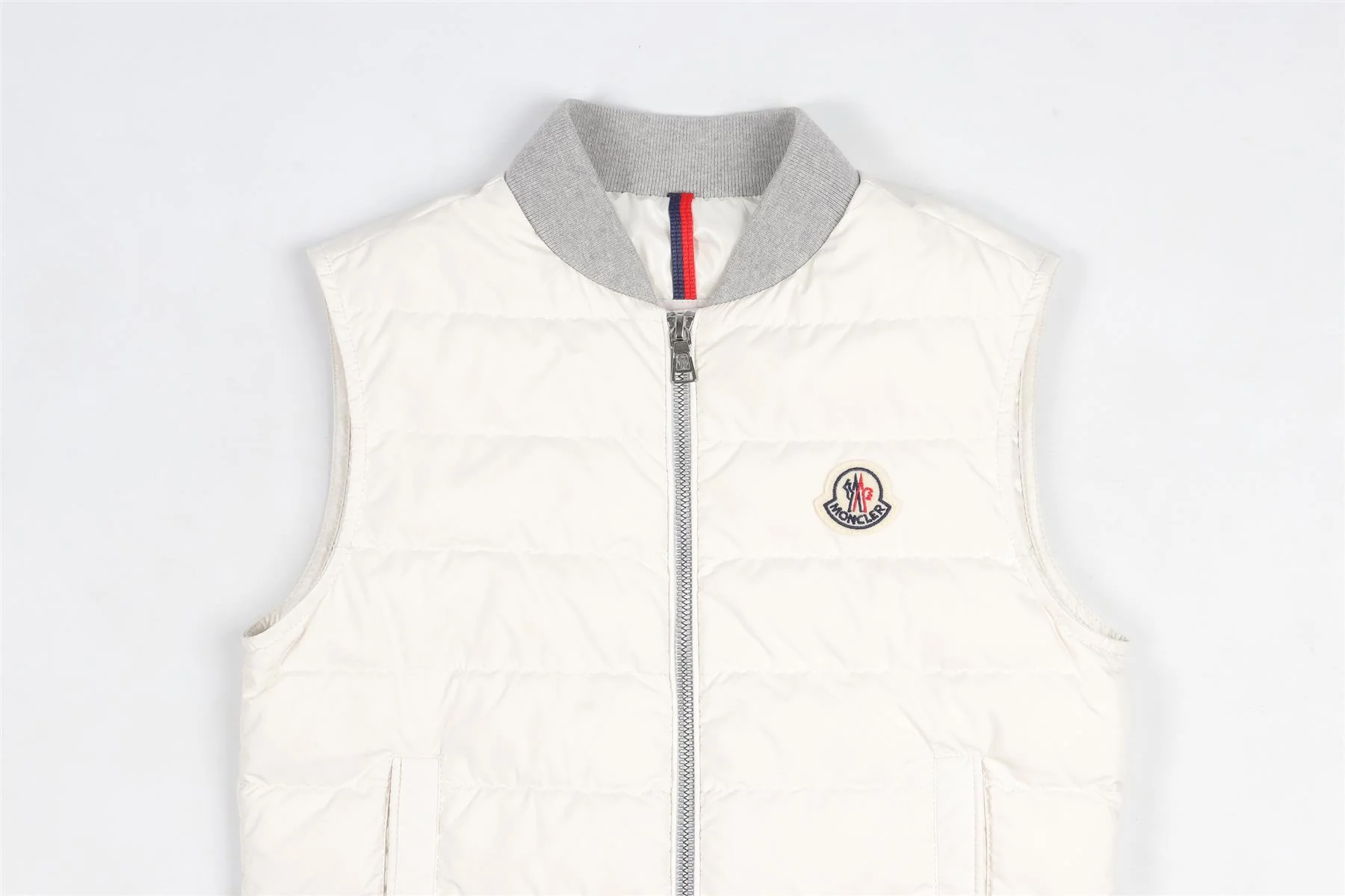 MONCLER GREY KIDS BOYS PADDED GILET 8 YEARS - Image 3