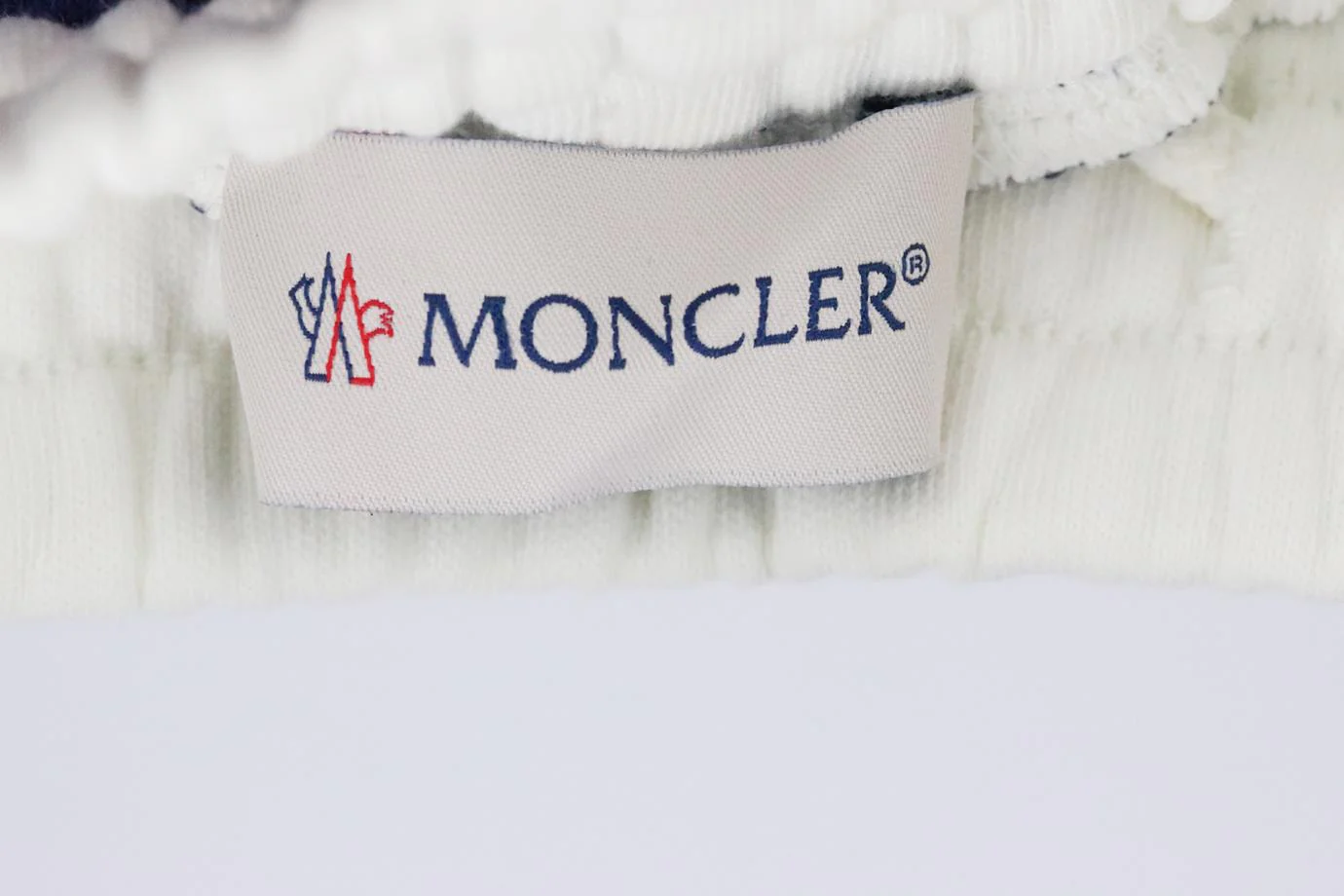 MONCLER KIDS BOYS COTTON SHORTS 5 YEARS - Image 4