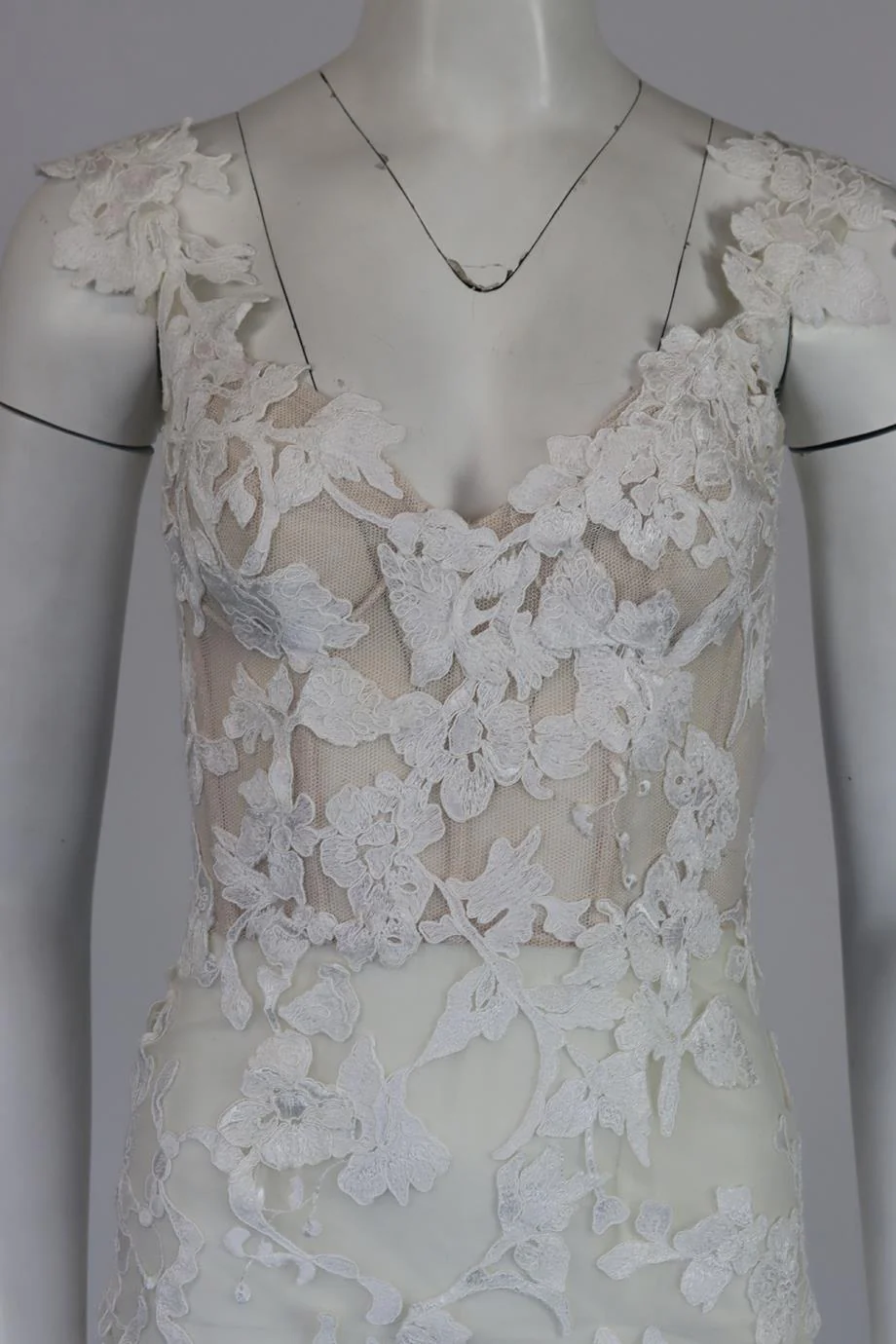 MONIQUE LHUILLIER FLORAL APPLIQUÉD TULLE AND SILK WEDDING GOWN US 8 UK 12 - Image 7